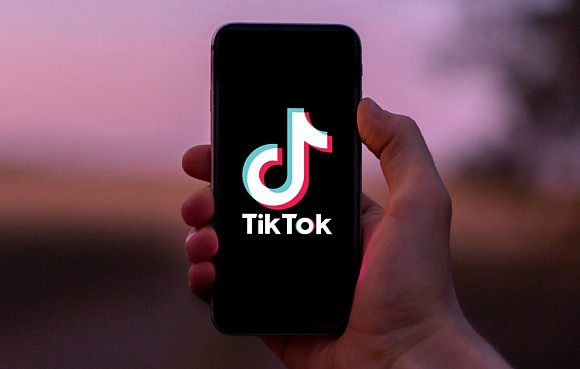 /blog/stati-i-analitika/kak-zapustit-reklamu-v-tiktok-ads-poshagovaya-instruktsiya/