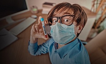 /blog/stati-i-analitika/kak-my-prodvigali-testy-na-koronavirus-keys-i-media-i-ao-meditsina/